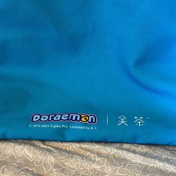 Blue and White Doraemon Tote Bag - Picture 3 of 3